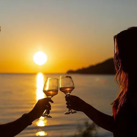 Potamsea Bliss 3 - Front, Sun Beds & Parking דירה *