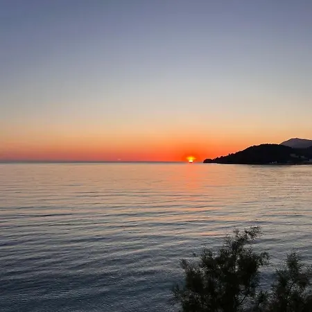 Potamsea Bliss 3 - Front, Sun Beds & Parking * Himarë